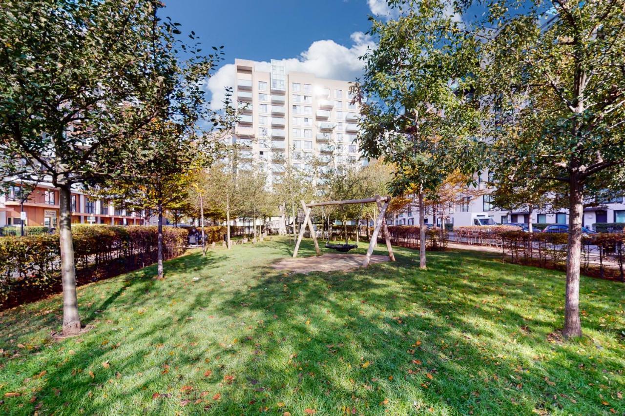 Lovely 2 Bedroom Flat With Balcony In Stratford Londra Dış mekan fotoğraf