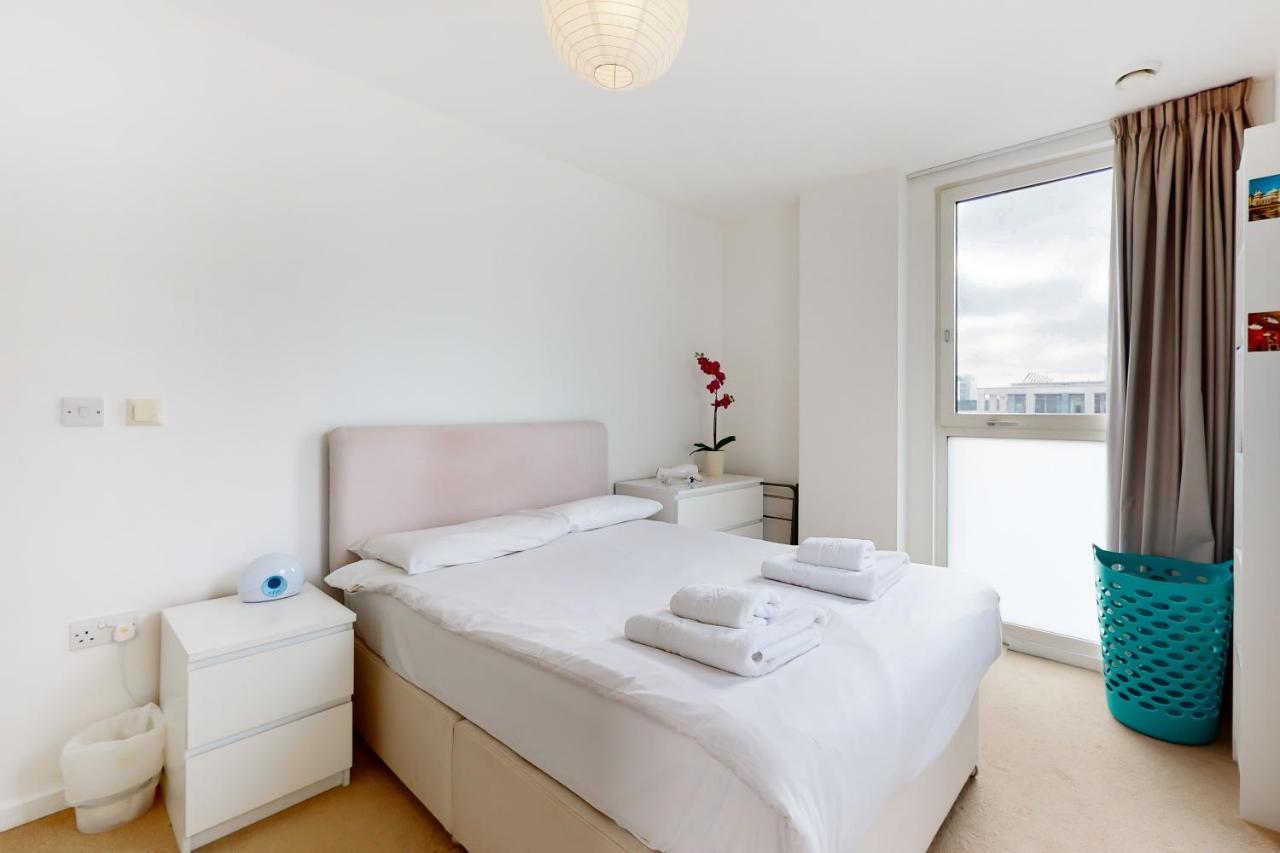 Lovely 2 Bedroom Flat With Balcony In Stratford Londra Dış mekan fotoğraf